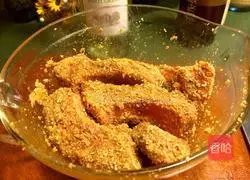 Illustration of how to make steamed pork ribs with glutinous rice flour 2