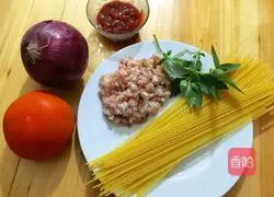 Illustration of how to make tomato and minced meat pasta 1