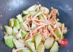 Shrimp loofah Illustration of how to stir-fry white jade mushrooms 9