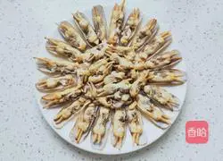 Illustration of how to make steamed razor clams with minced garlic 7