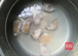 Illustration of how to make pig's feet and ginger 1