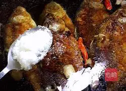 Illustration of how to make canned fish 10