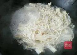 Illustration of how to make spicy boiled fish 10