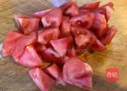 Illustration of how to make tomato dragon fish 4