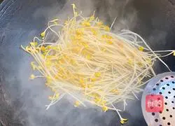 Spicy shrimp Illustration of how to make slippers 1