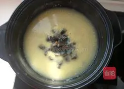 Illustration of how to make millet and sea cucumber porridge 5