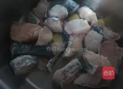  Illustration of how to make herring stewed with rice wine 3