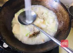 Illustration of how to make stewed tofu with winter melon and fish head 5