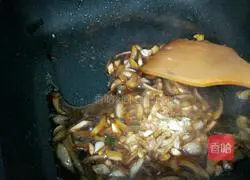 Illustration of how to make fragrant razor clams 7