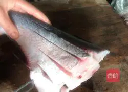 Illustration of how to make spicy grilled fish 1