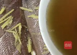 Illustration of steamed tongue sole with pickled vegetable juice 7