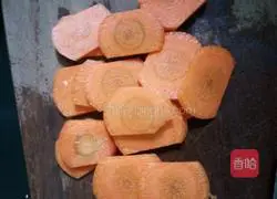 Illustration of how to make golden-wrapped twice-cooked pork 6