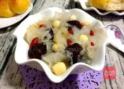 Illustration of how to make red dates, white fungus and lotus seed soup 9