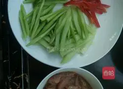 Illustration of how to make stir-fried yellow beef 1