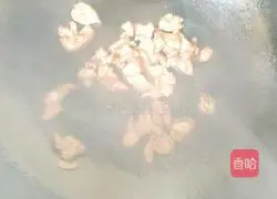 Illustration of how to make fried crispy pork slices with celery 6