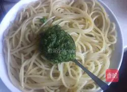 Illustration of how to make seafood pasta 16