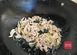 Illustration of how to make silver sprout chicken shreds 6