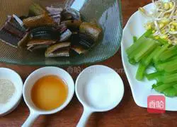 Illustration of how to make boiled eel slices 3