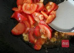 Illustration of how to stir-fry tomatoes and shredded eggplant 5