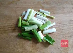 Illustration of how to stir-fry bacon with screw pepper 4