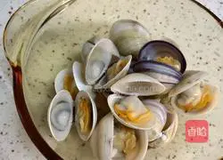 Illustration of how to make spicy seafood hot pot 1