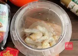 Illustration of how to make steamed shrimp with okra 1