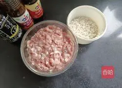 Illustration of how to make round pearl dumplings 1