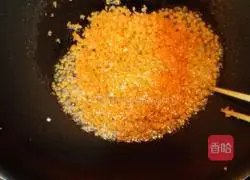 Crab roe and tofu stewed in a pot Practice illustration 3