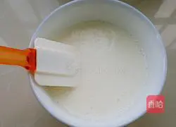 Illustration of how to make yogurt mousse cup 8