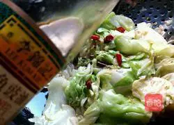 Illustration of how to make stir-fried shredded cabbage 8