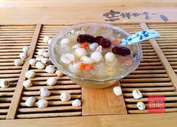 Illustration of how to make rock sugar, tremella and lotus seed soup 7