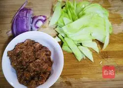 Illustration of how to cook chayote with sauce 2