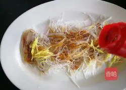 Illustration of how to steam geoduck vermicelli 6