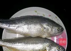 How to make stewed yellow croaker with tomatoes Illustration 1