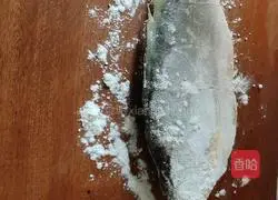 Illustration of braised large yellow croaker 4