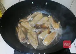 Illustration of braised duck wings with Zhuhou sauce 7