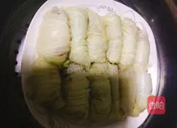 Illustration of how to make cabbage meat rolls 6