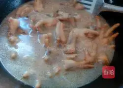 Illustration of how to make chicken feet in tomato sauce 11