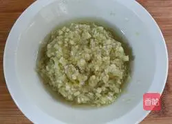 Illustration of how to make steamed scallops with garlic 4