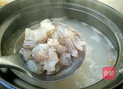 Illustration of how to make colorful shrimp porridge 9