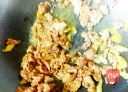 Illustration of how to make spicy pepper beef 6