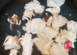 Illustration of how to make fried squid with green pepper 3