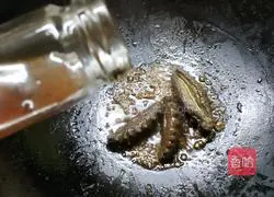 Illustration of how to make sea cucumber with abalone juice 11