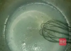 Egg whites Illustration of making sauce 3