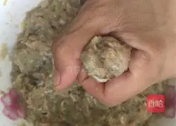 Illustration of how to make mackerel balls in clear soup 7