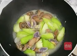 Illustration of how to make fried clams with loofah 4