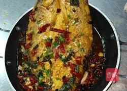 Illustration of how to make Diaozi fish in a flat pot 8