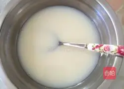 Illustration of how to make eight-inch cream-free strawberry mousse 6