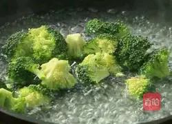 Illustration of how to make black pepper steak pasta 4