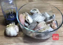 Illustration of how to make fried hairtail with garlic 1